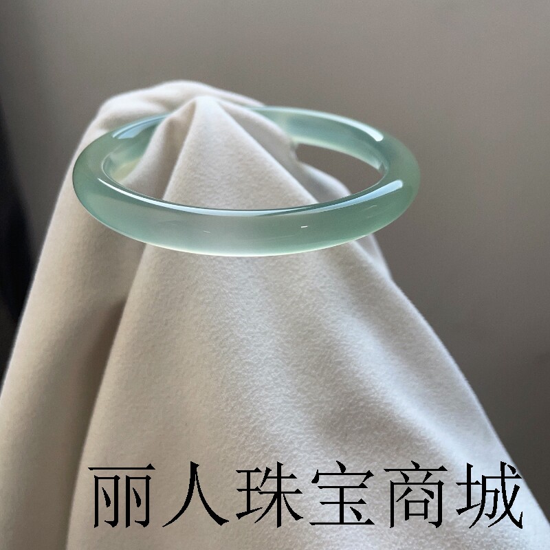 玛瑙色高冰透油青玉髓手镯女款冰种翡翠玉镯子冰晴水浅绿色玉石