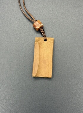孤品手作现代中式复古风抽象艺术原创设计绿檀木挂件项链日常穿搭