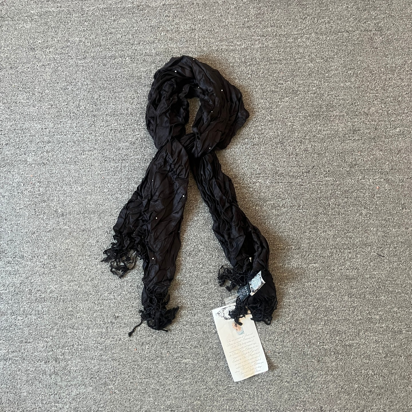 买一送一新品围巾女款秋冬百搭薄款外披长款黑色流苏披肩两用2026