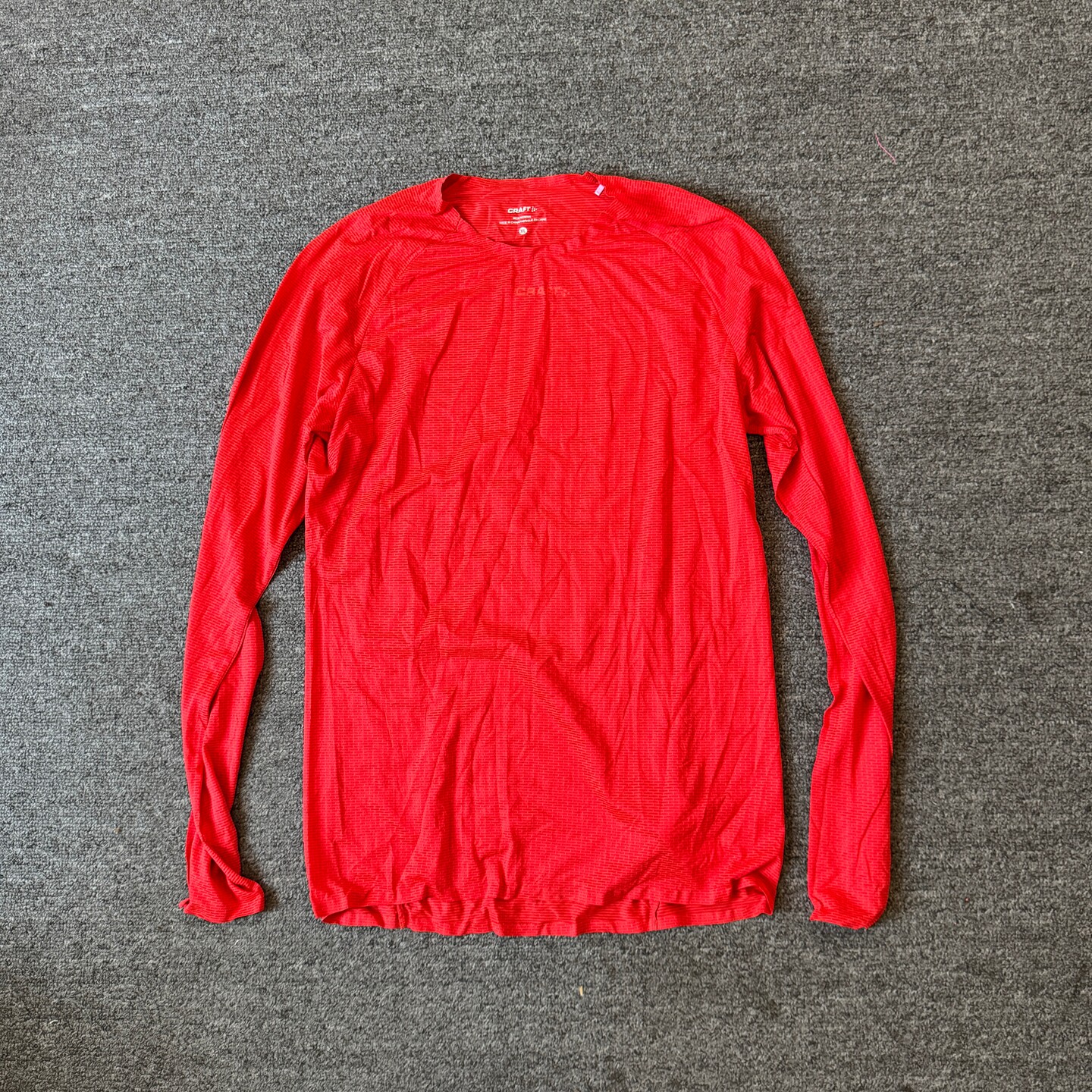 红色瑞典运动超轻跑步春秋季薄款吸汗马拉松速干男款修身T恤长袖