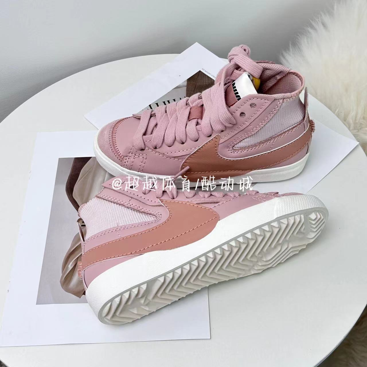 耐克运动女子系带高帮板鞋