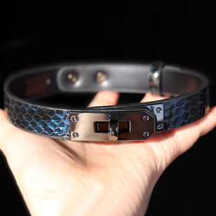 项圈女小狗蛇纹choker女生男颈环黑蓝真皮可调节刻字颈链凯丽锁扣