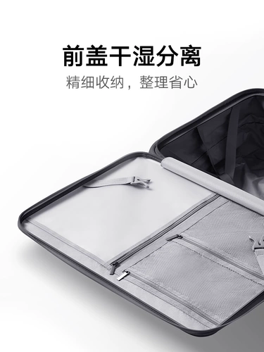 Вместительный и большой чемодан, коробка