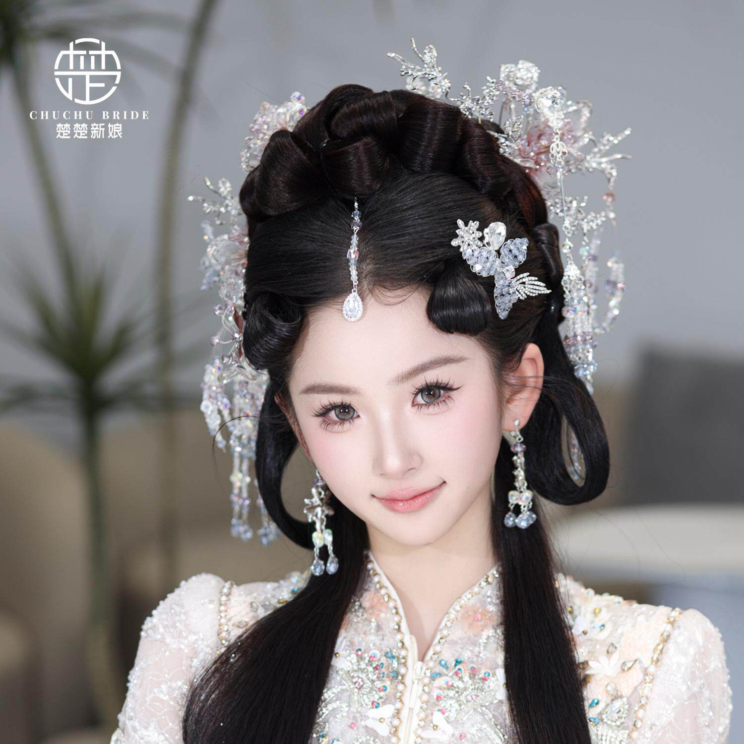 中式新娘结婚头饰仙美减龄银粉色秀禾服发饰水晶额饰晨袍礼服配饰