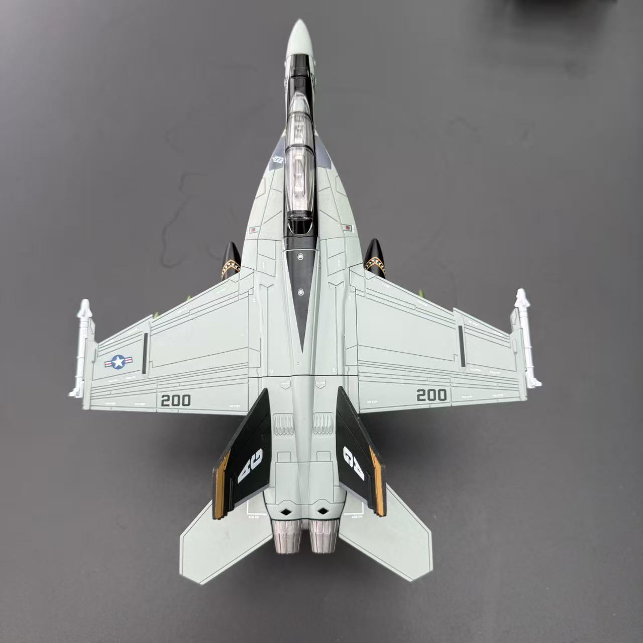 F18超级大黄蜂舰载歼击机拼拆装