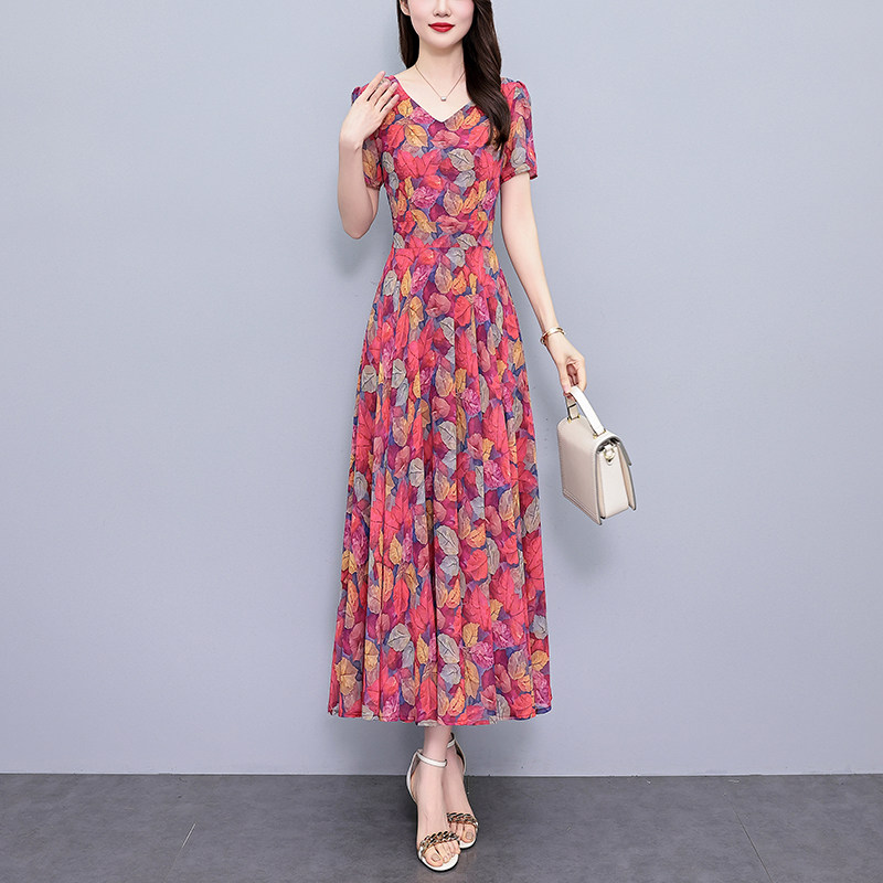 雪纺碎花连衣裙女2026夏季新款大码中年妈妈洋气收腰显瘦遮肚长裙