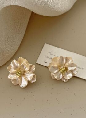 小香风轻奢质感山茶花耳钉女法式复古优雅时尚个性百搭耳环耳饰