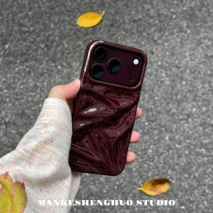 ins韩系简约纯色勃艮第红褶皱苹果18pro手机壳适用iPhone18promax小众高级感17超火新款16个性男女15全包硅胶