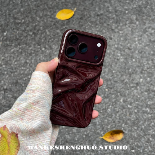 ins韩系简约纯色勃艮第红褶皱苹果18pro手机壳适用iPhone18promax小众高级感17超火新款16个性男女15全包硅胶