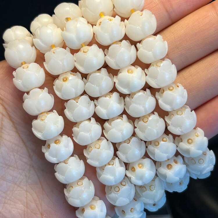 白菩提根雕刻莲蓬莲子图片