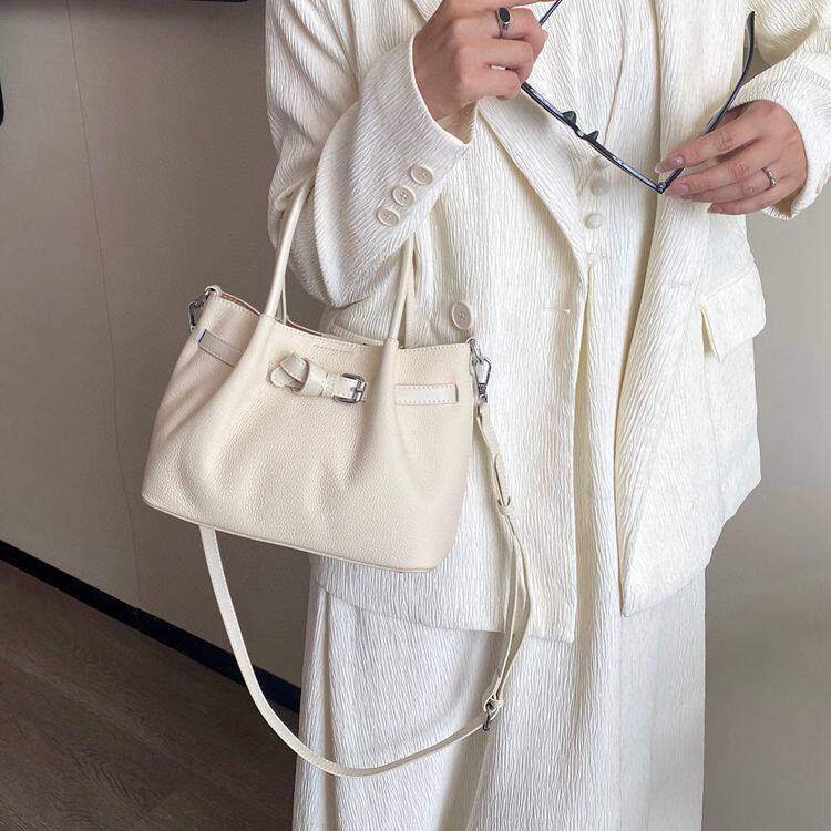 包包女2025新款高级感真皮饺子包女斜跨休闲百搭单肩手提菜篮子包