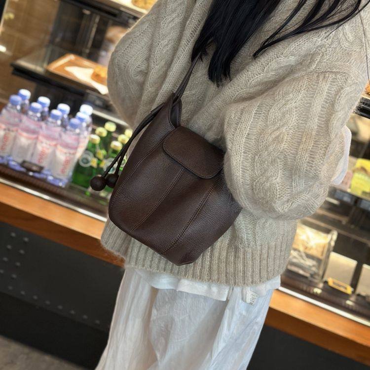 复古南瓜包女2025新款真皮软皮腋下水桶包高级感托特包单肩斜挎包,箱包皮具/热销女包/男包,水桶包,淘宝优惠券,粉丝福利购,淘宝优惠卷