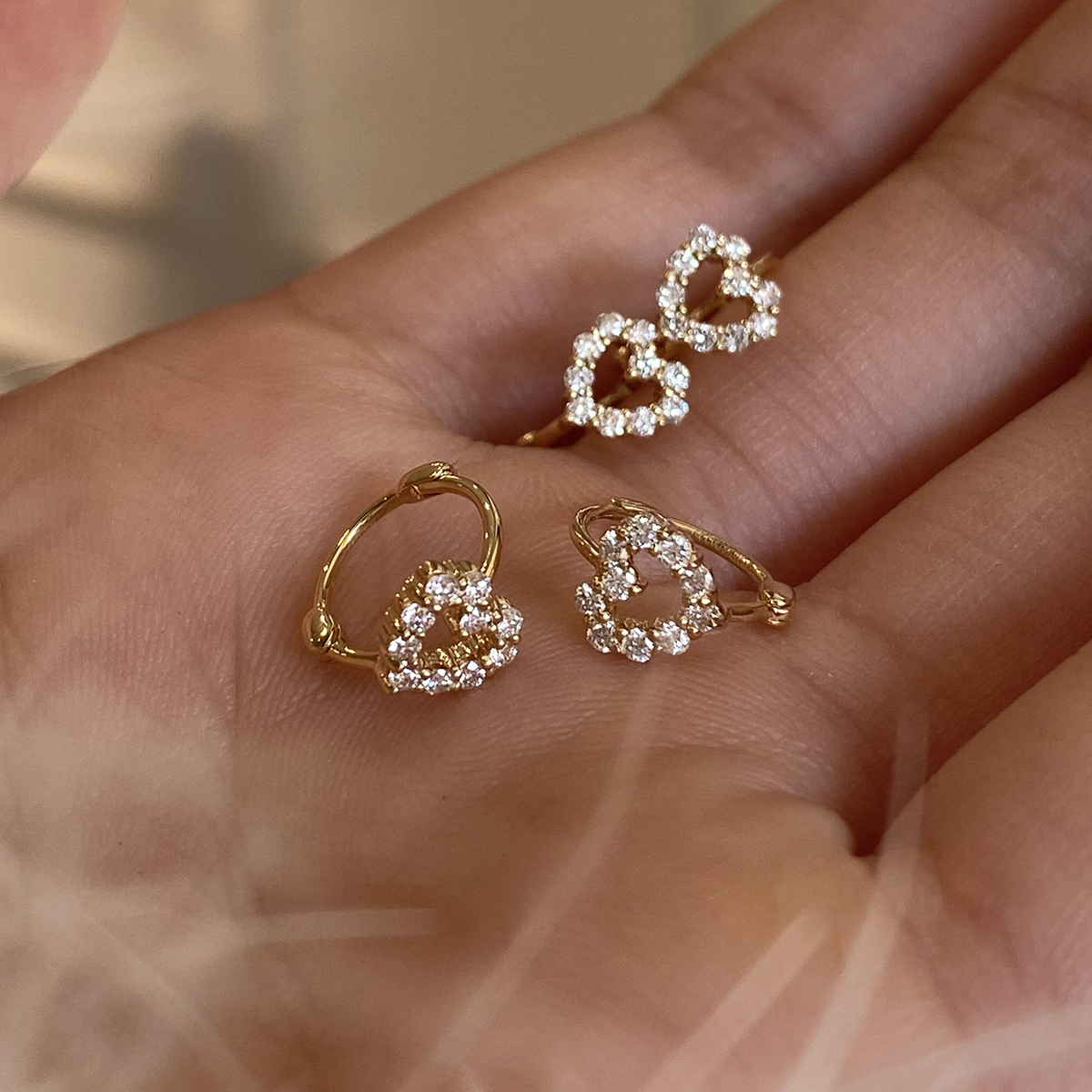 闪钻爱心金色耳扣女时尚精致气质