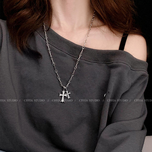 出圈美貌气质甜酷十字架卫衣链