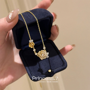 法式轻奢锆石双生玫瑰花项链女时尚山茶花精致复古锁骨链配饰套装