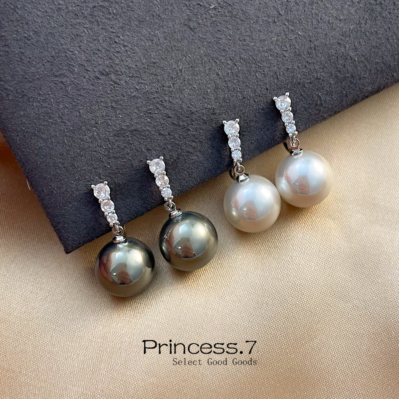 灰色淡水珍珠蚊香盘耳夹