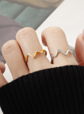 日韩时尚轻奢简约波浪镶锆石戒指女钛钢镀18K金指环食指中指百搭