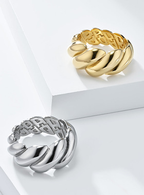 欧美INS冷淡风潮女夸张麻花扭结戒指钛钢镀18K金指环新款夜店时尚