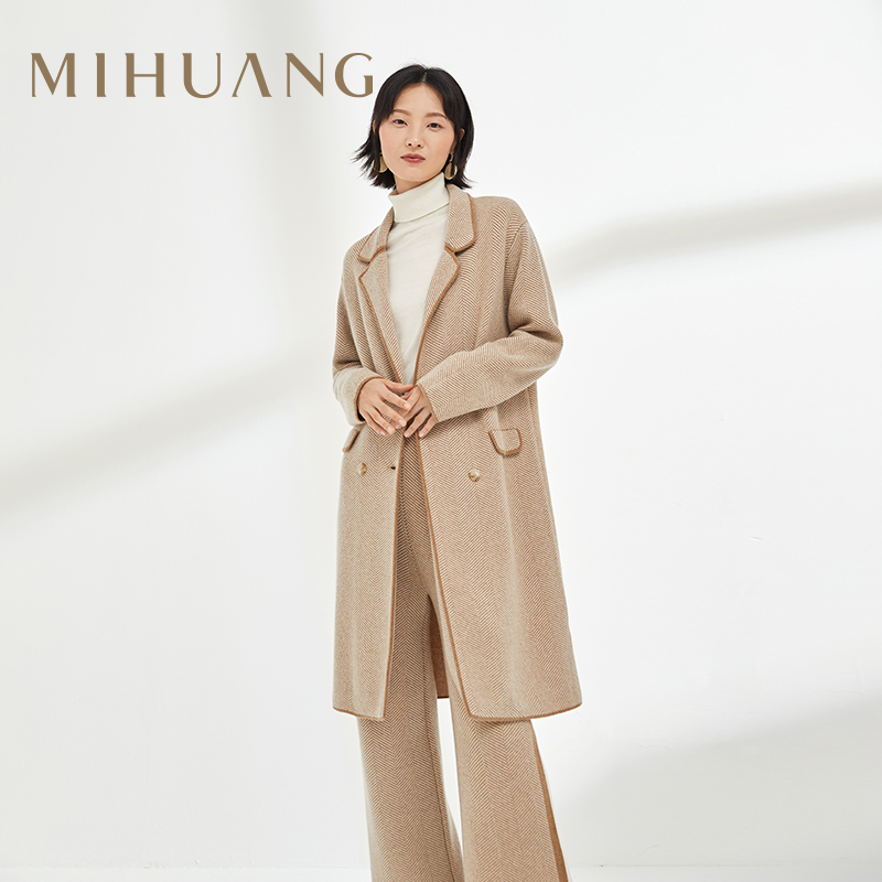 双面呢面料，宽松长款，温暖气质