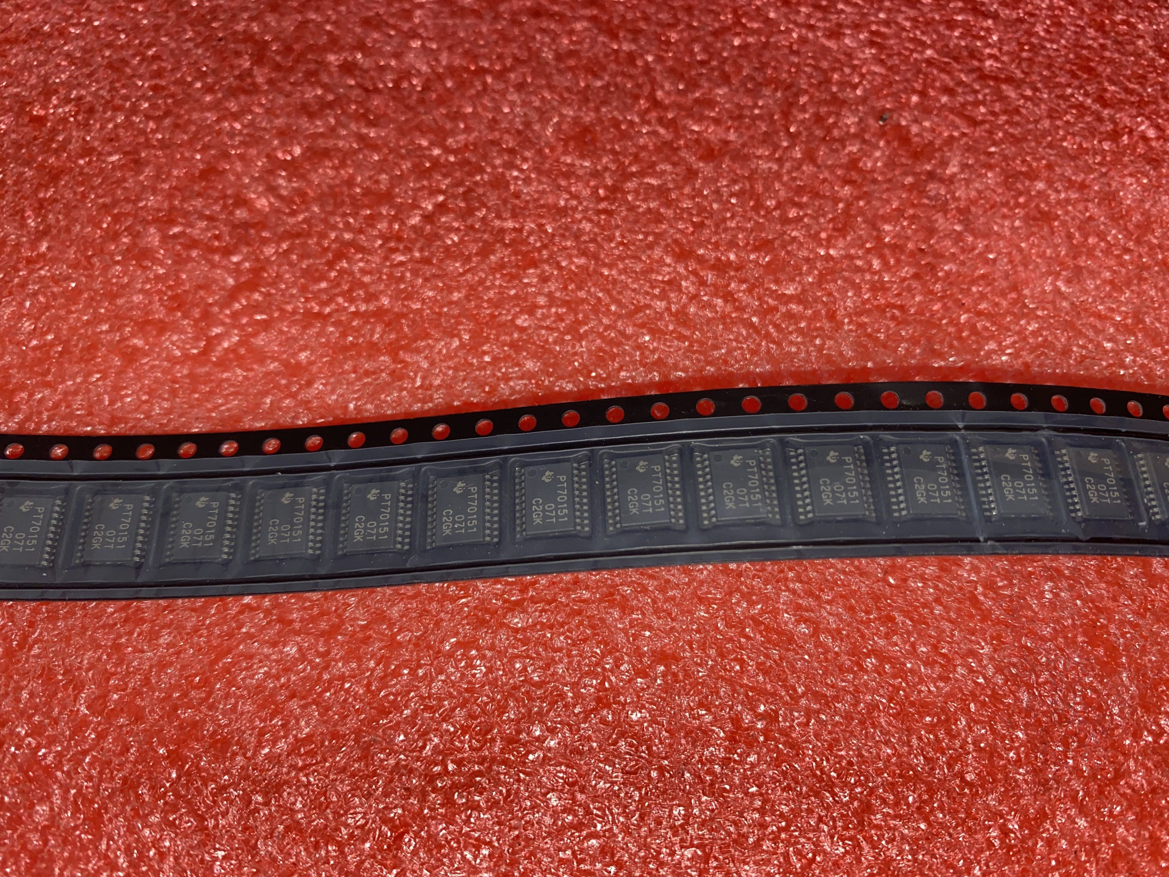 TPS70151PWPR TPS70151PWP PT70151 线性稳压器 贴片HTSSOP-20