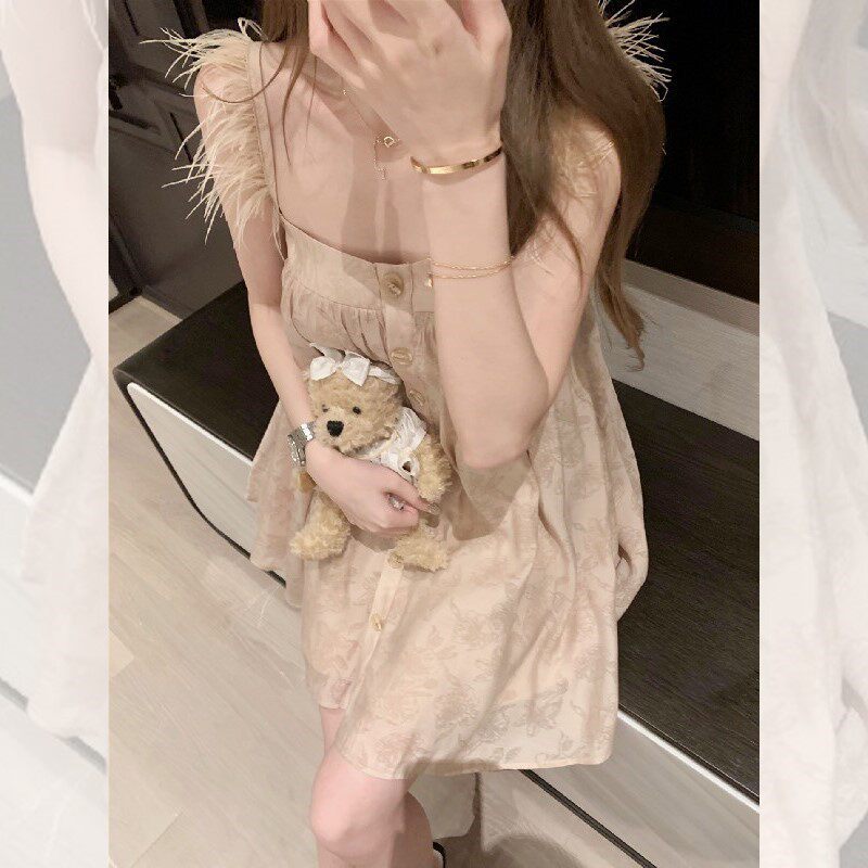 2025海边拍照衣服超仙碎花吊带连衣裙性感裹胸宽松修身A字短裙子