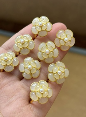天然和田玉藕粉料山茶花活口戒指925纯银镶嵌女士款小花指环戒圈