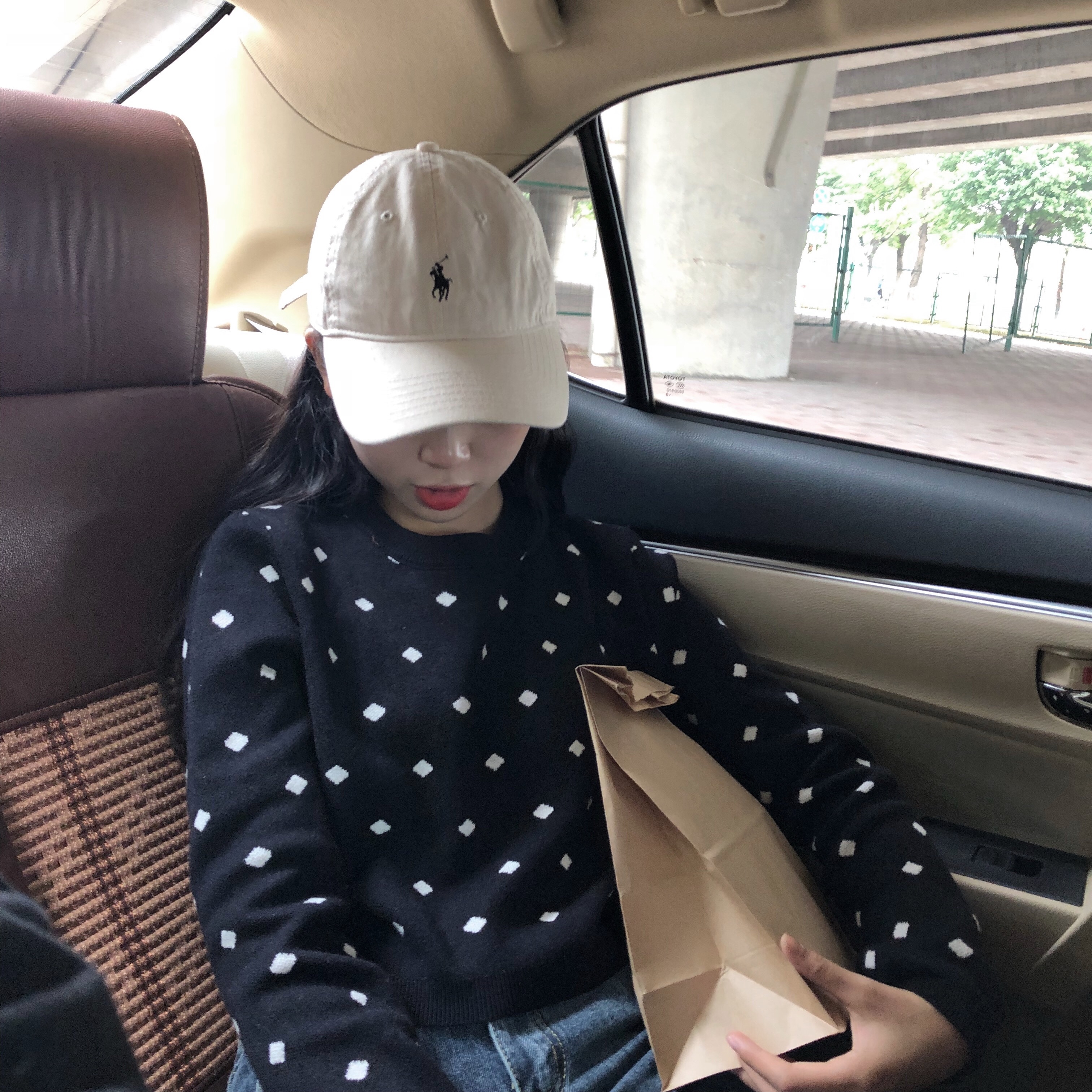 Korean version short wave dot round neck long sleeve knitted sweater