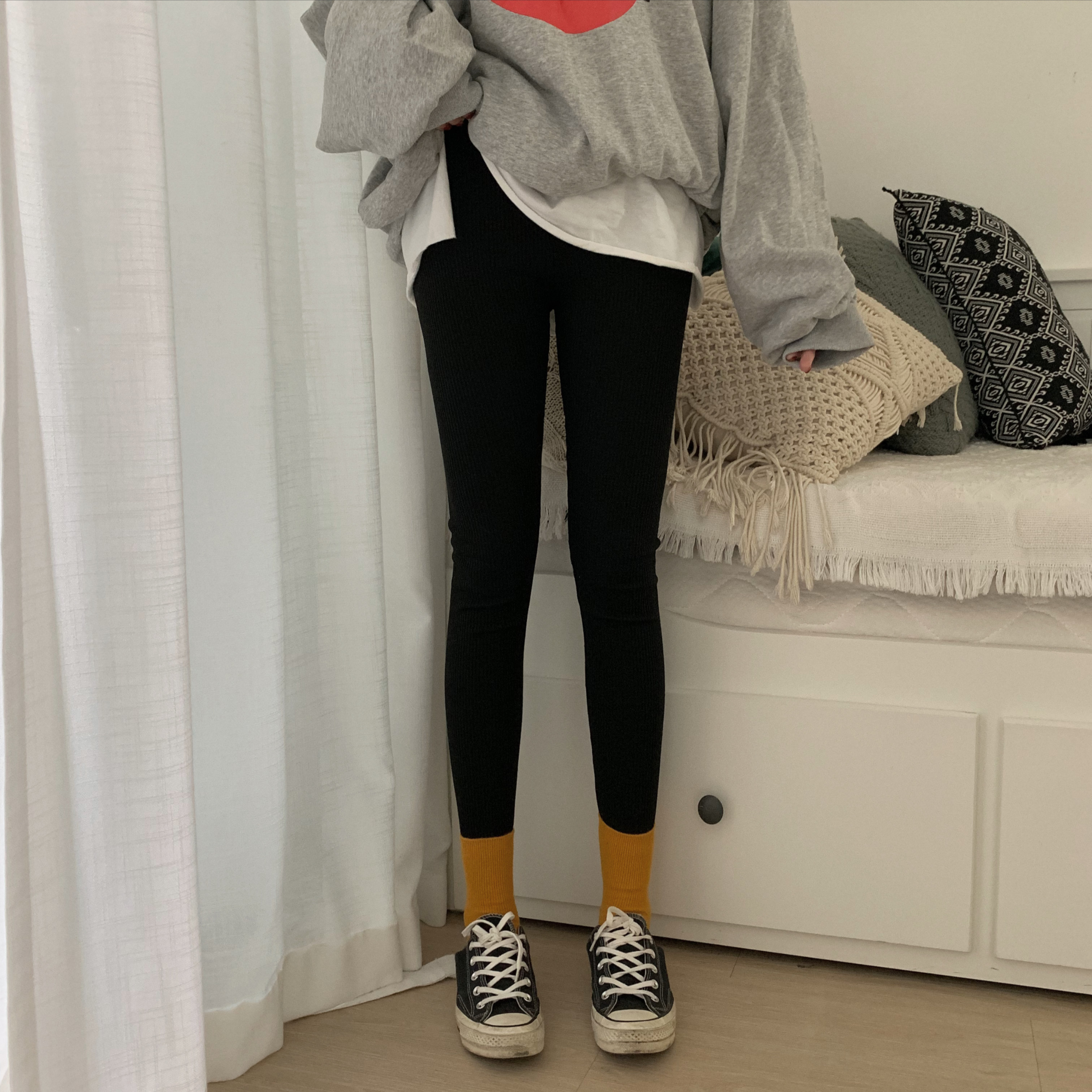 Women wear warm pants in autumn and winter with plush warm pants, thin leggings and tight pants