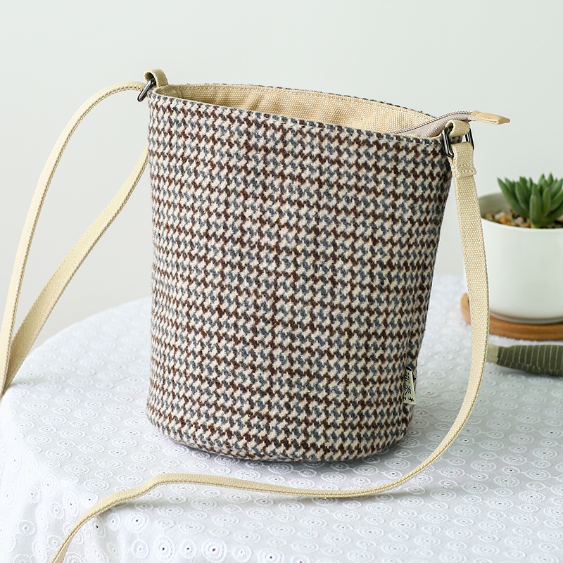 布奏高级感包包小挎包斜挎包女