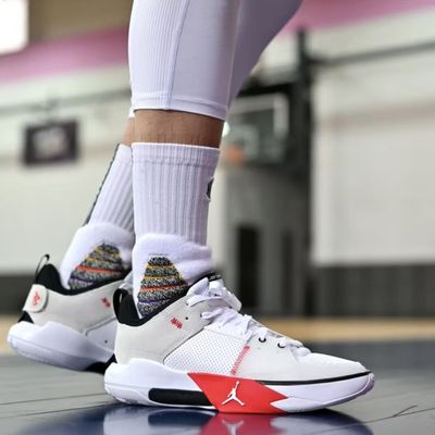 NIKE JORDAN 男子实战透气运动休闲防滑缓震篮球鞋 FD2336-106