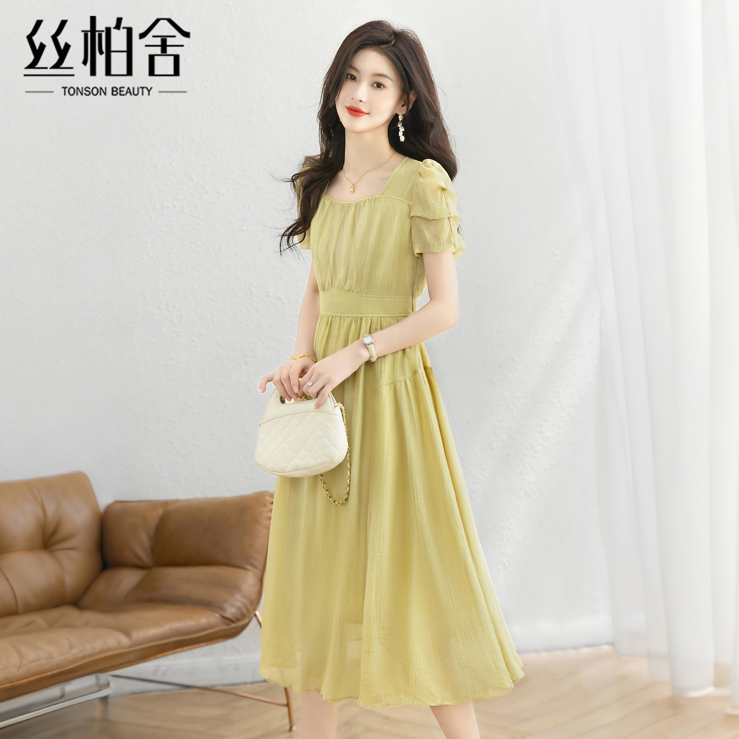 丝柏舍方领连衣裙2025夏装新款收腰显瘦清新亮眼大码女装短袖裙