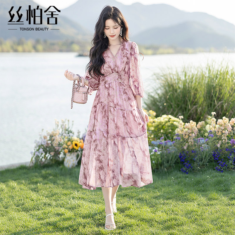 丝柏舍V领连衣裙2025春装新款女装收腰显瘦度假风拼接印花中长裙