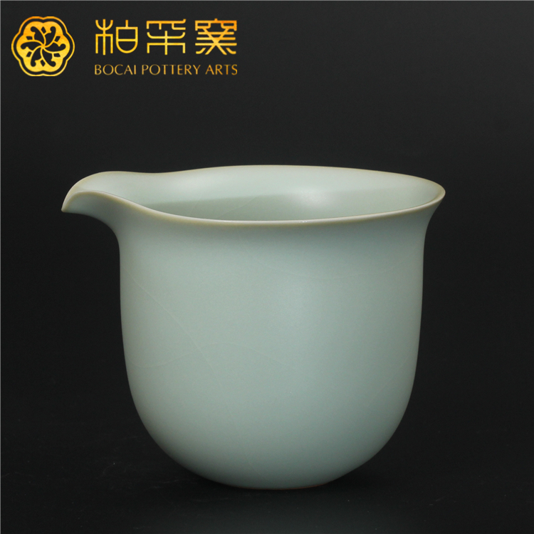 柏采窑香欲滴公杯老釉粉青公道杯