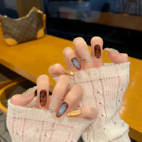 老钱风秋冬显白琥珀豹纹晕染美甲