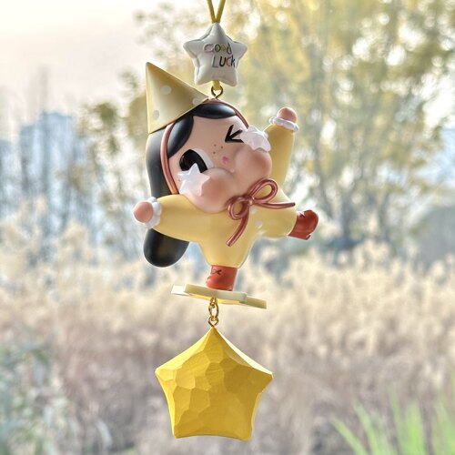 泡泡玛特哭娃crybaby女生车挂件