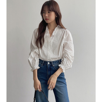 法式浪漫风V领灯笼袖蕾丝白衬衫长袖宽松高级感通勤中袖韩剧女主