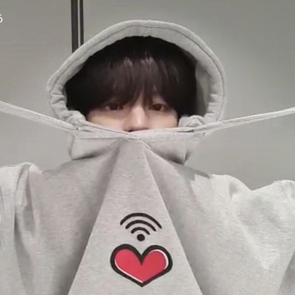 韩国金昇玟straykids同款浅灰色连帽卫衣宽松22新款情侣wifi爱心