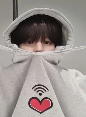 韩国金昇玟straykids同款浅灰色连帽卫衣宽松22新款情侣wifi爱心