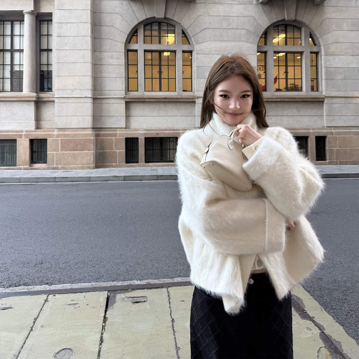 贵感羊绒拉毛白色大衣