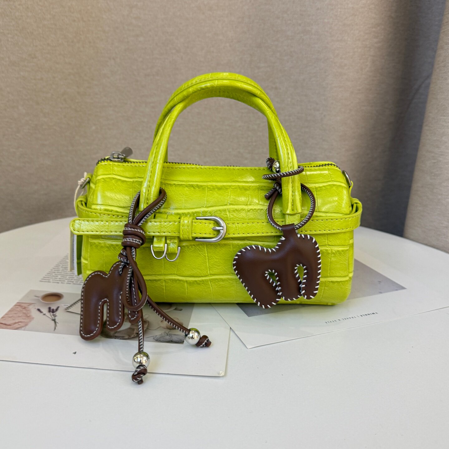 可彼娜韩版小众质感鳄鱼纹枕头包2026新款百搭时尚皮带扣斜挎包女