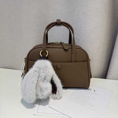 小众简约百搭时尚保龄球手提包2025质感毛绒挂饰枕头包单肩斜挎包