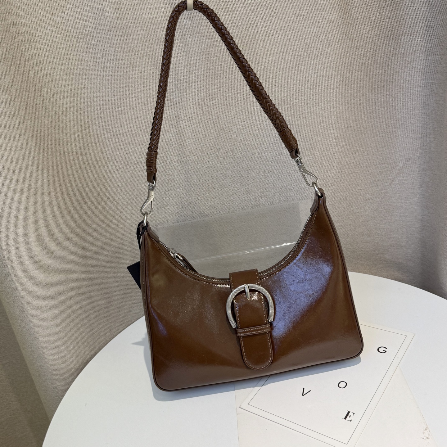 同丰小众质感皮带扣腋下包2025新款简约时尚机车包百搭单肩斜挎包