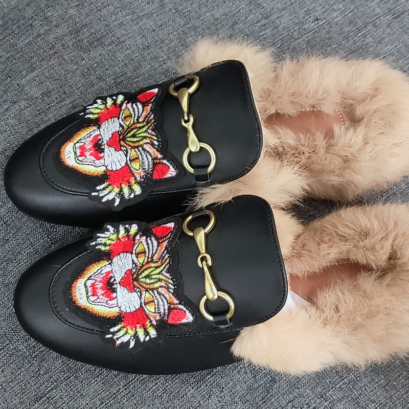 秋冬毛毛拖鞋外穿保暖刺绣穆勒鞋2025兔毛半拖女鞋子百搭复古风