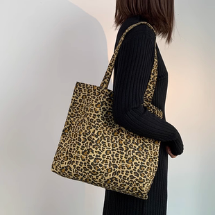 2025新款豹纹帆布包女单肩韩国ins大容量学生上课带拉链厚帆布袋