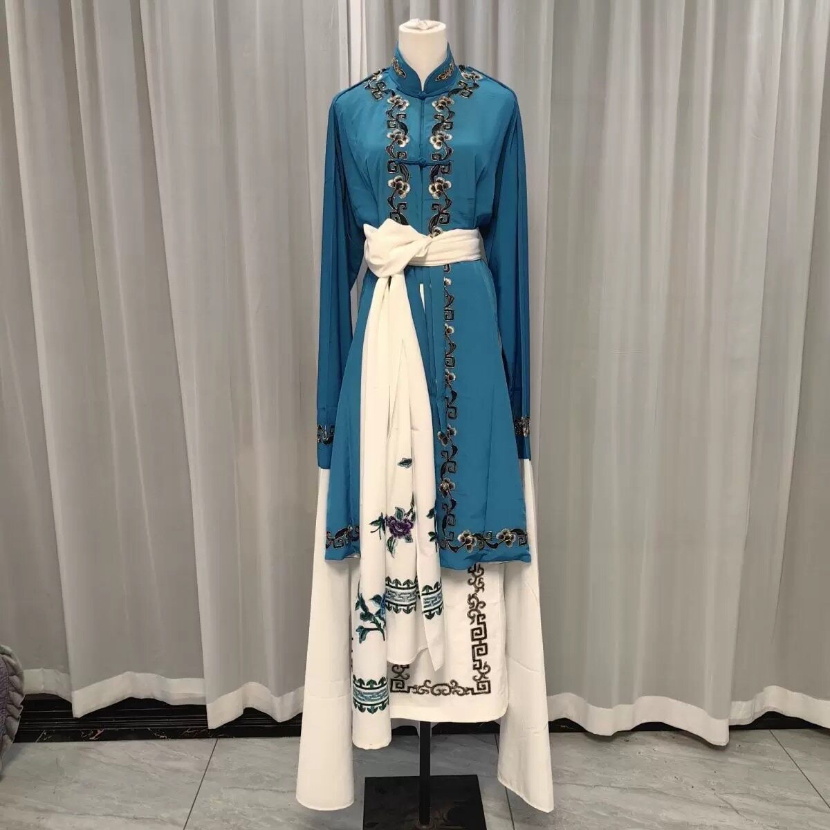 京剧越剧秦香莲白色镶边褶子