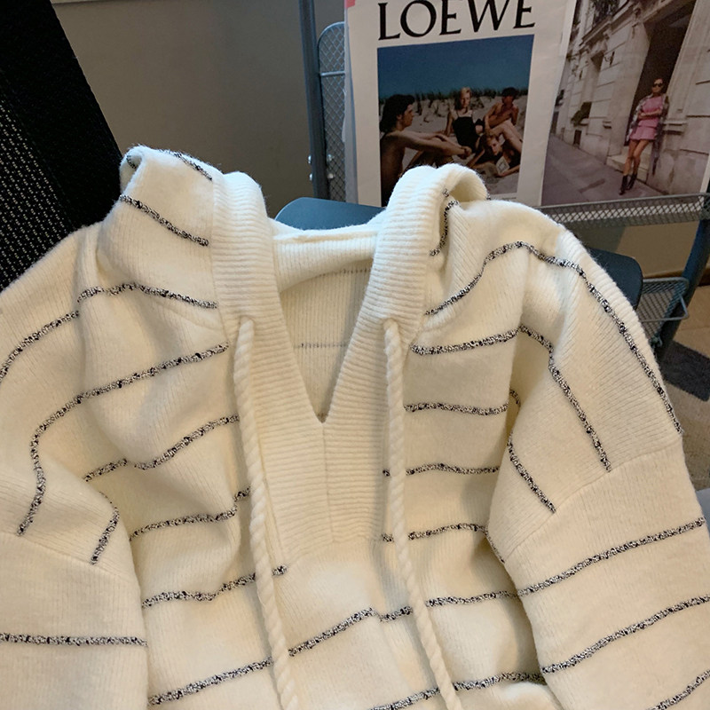CLEARANCE PICKS UP BIG BRAND STRIPED HOODED THICKENED KNITWEAR WOMENS AUTUMN AND WINTER SMALL MAN GENTLE WIND SOFT GLUTINOUS MILK SWEATER
