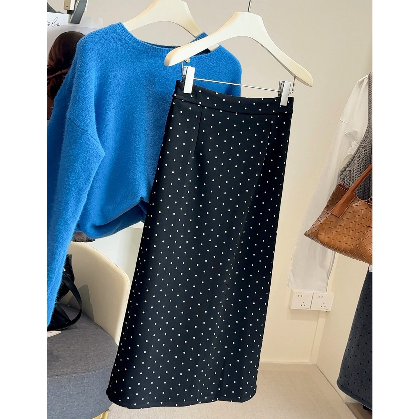 黑色银狐绒波点毛呢半身裙女冬季新款高腰显瘦加厚中长包臀直筒裙,女装/女士精品,半身裙,淘宝优惠券,粉丝福利购,淘宝优惠卷