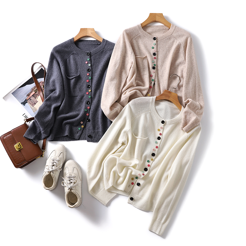 纯羊毛不规则彩扣圆领针织开衫