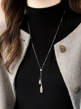 新款银色碎钻双水滴吊坠长项链女气质高级感轻奢毛衣链小众配饰品