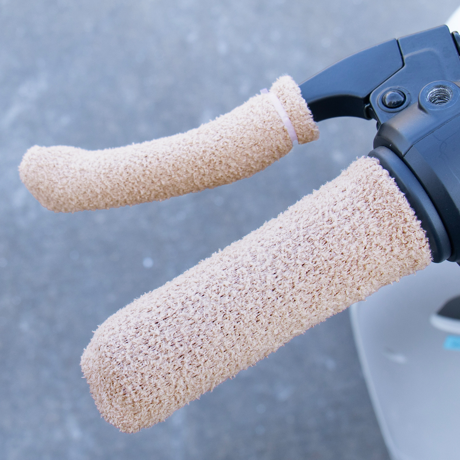 冬天电动车自行车手把套毛绒保暖防寒冬季通用踏板车电摩车把手套